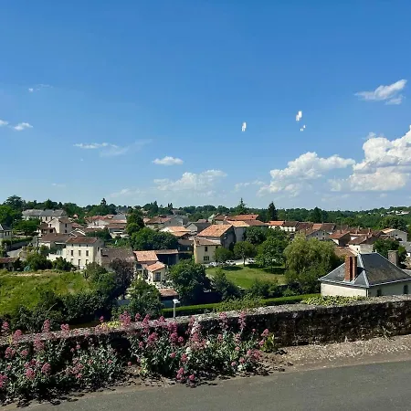 At 13 Beneze! House For 6 People, Terrace, Wi-fi * Parthenay