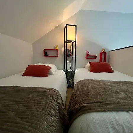At 13 Beneze! House For 6 People, Terrace, Wi-fi Vakantiehuis Parthenay